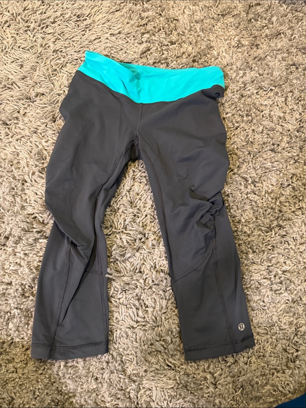 lululemon athletica Women’s Gray Capri Leggings with Bright Teal Waistband Size6